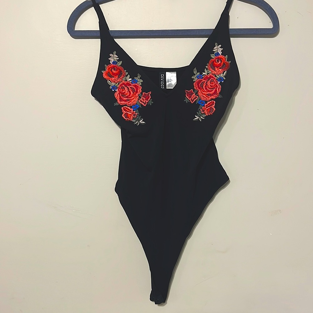 DIVIDED by H&M | Rose Embroidered Black Bodysuit Sz S
